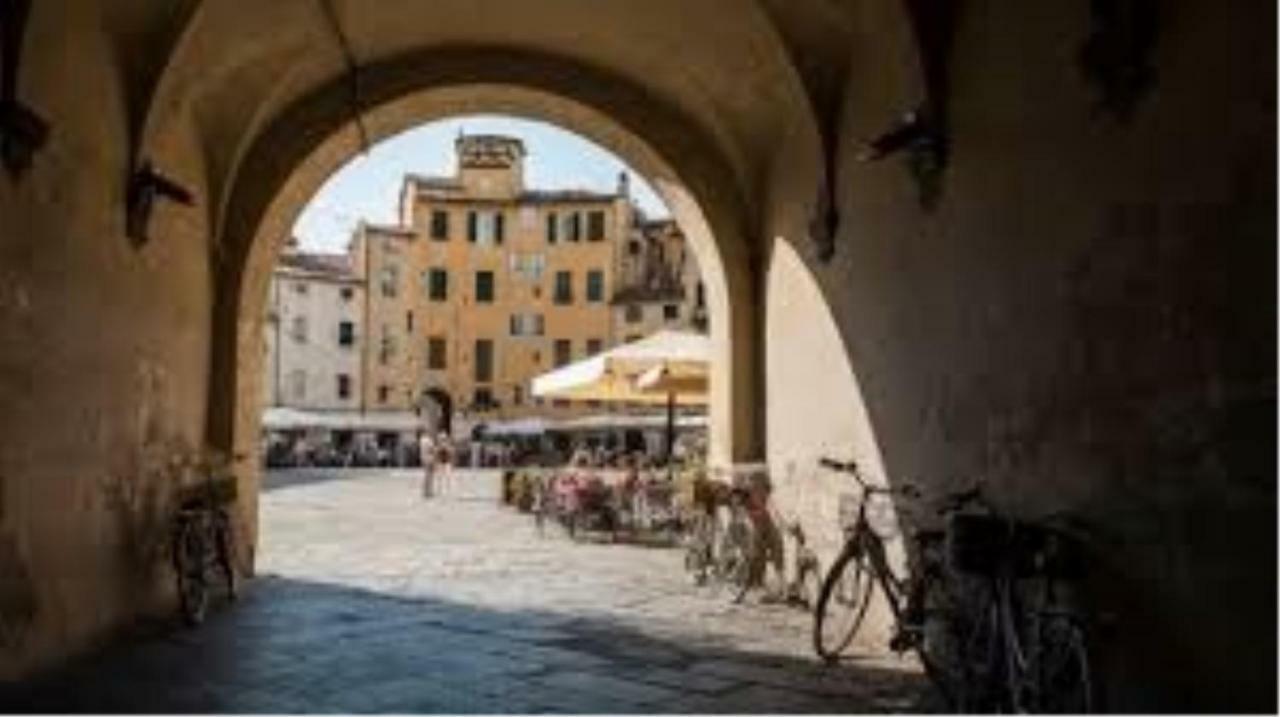 Il Glicine Di Lucca Apartment Bagian luar foto